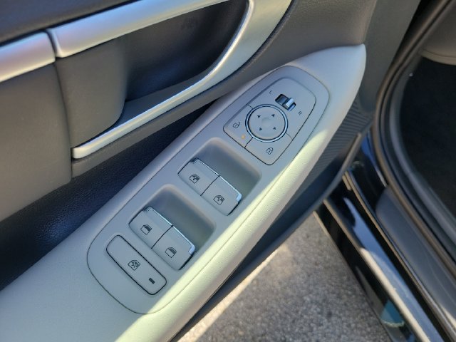 Used 2025 Hyundai Sonata SEL FWD image 16