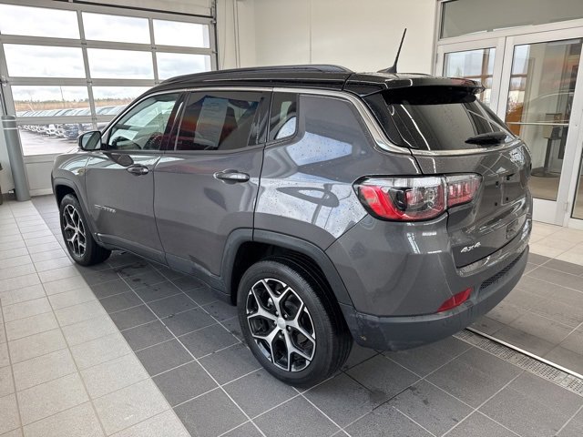 Used 2024 Jeep Compass Limited image 3