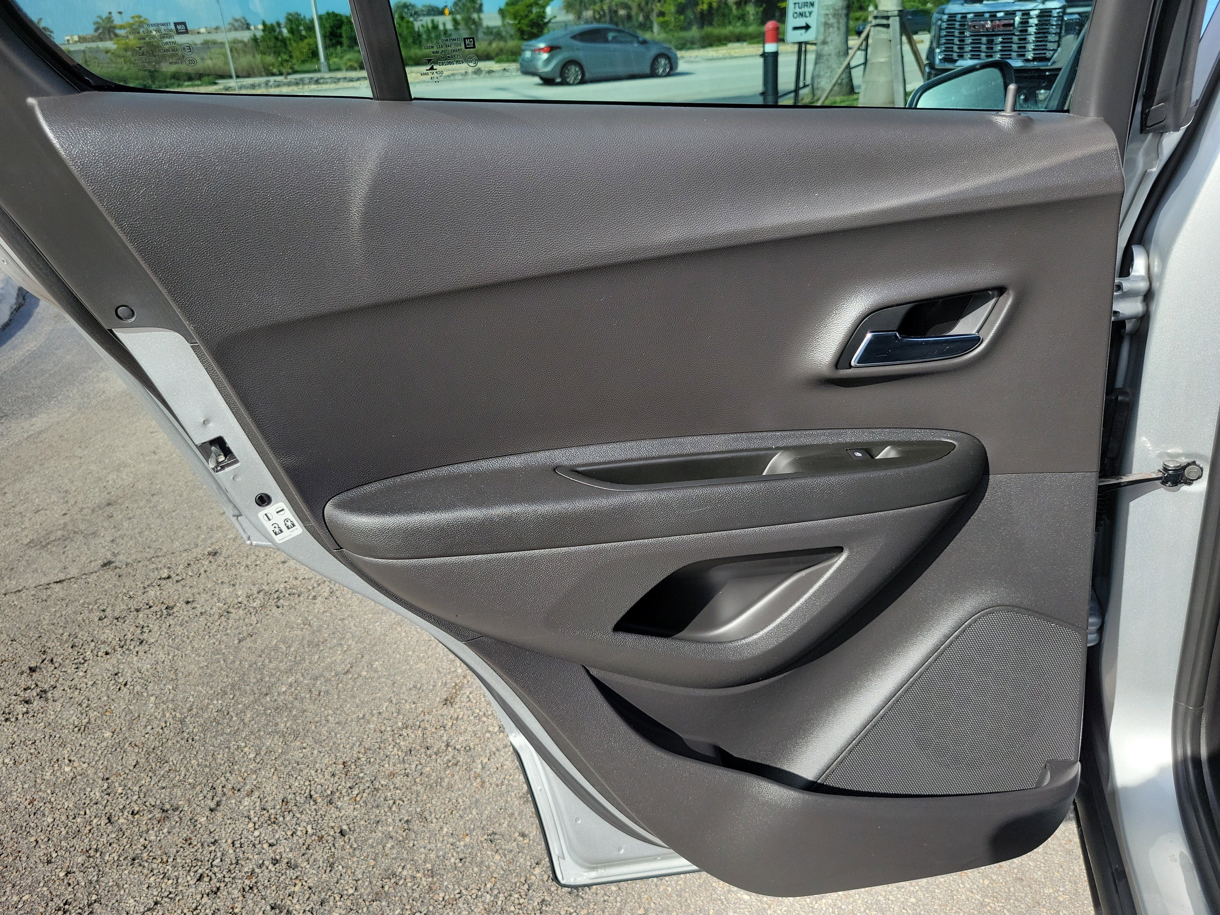 Used 2020 Chevrolet Trax LS FWD image 23