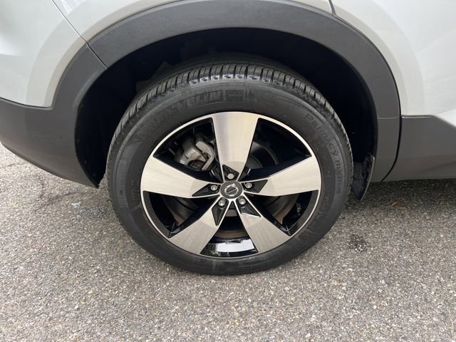 Used 2021 Volvo XC40 T5 Momentum w/ Premium Package AWD/4WD image 24