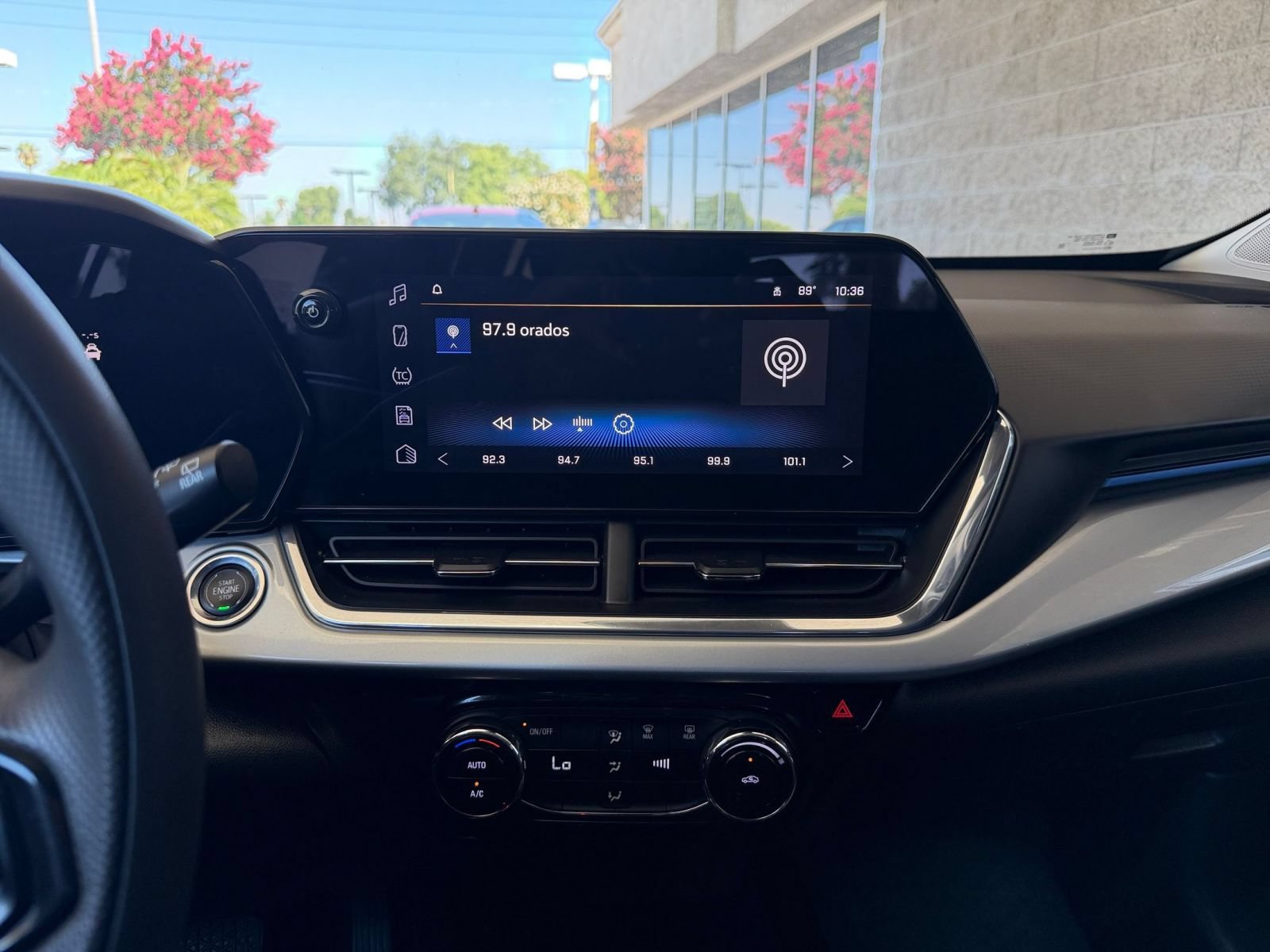 Used 2025 Chevrolet Trax LT FWD image 17
