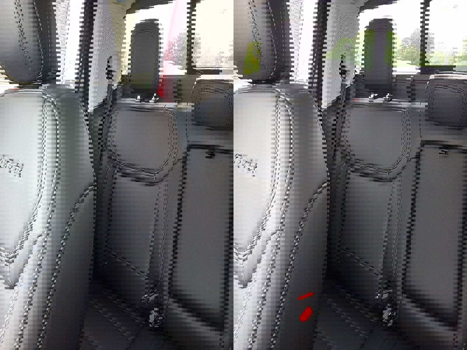 New 2025 Ford Maverick Lariat w/ Black Appearance Package image 19