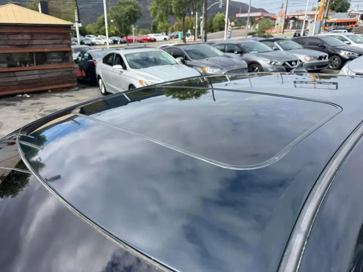 Used 2017 Toyota Camry XLE w/ Moonroof Package FWD image 6