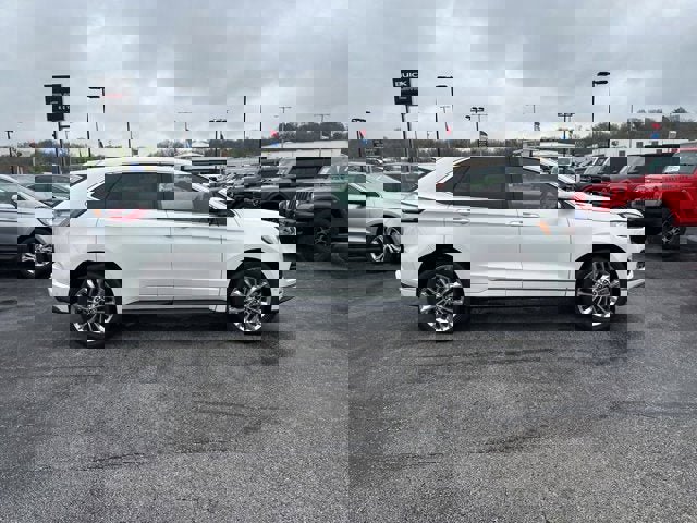 Certified 2023 Ford Edge Titanium w/ Equipment Group 301A AWD/4WD image 4