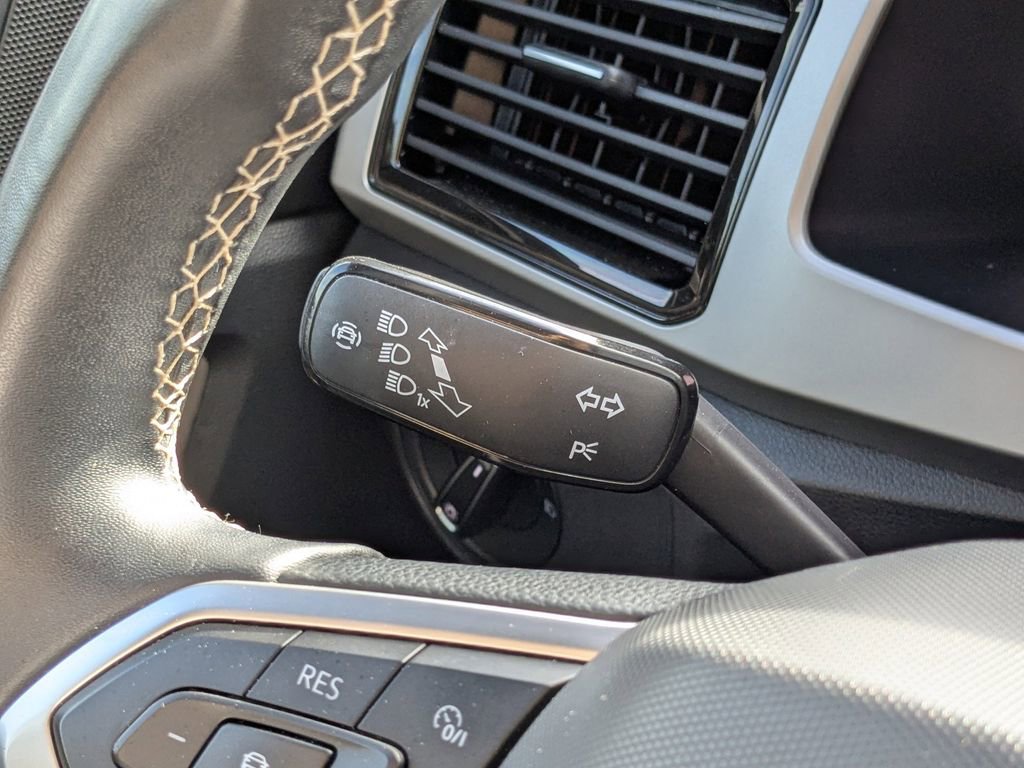 Used 2021 Volkswagen Atlas Cross Sport SEL Premium image 25