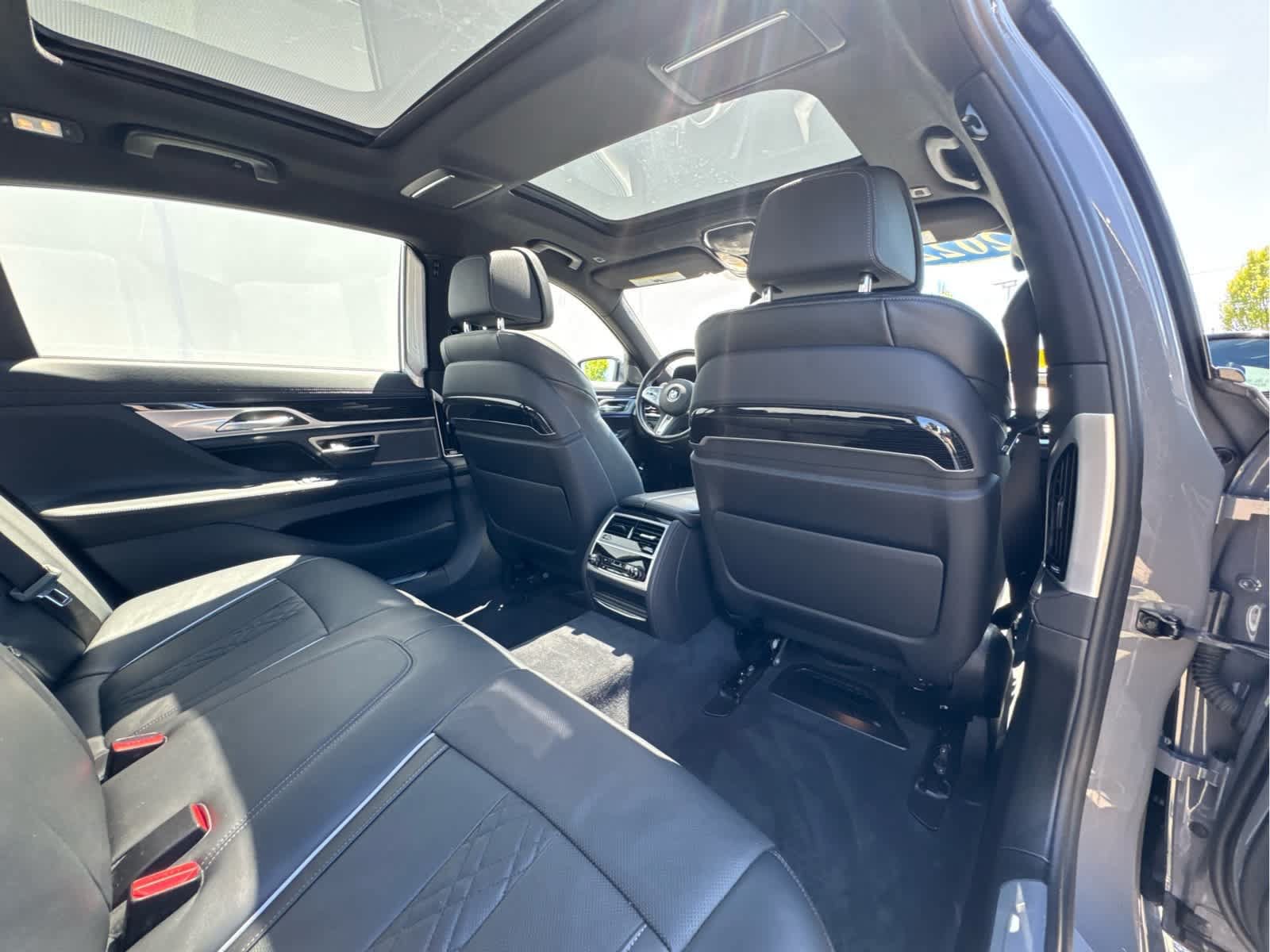 Used 2022 BMW 750Li xDrive AWD/4WD image 20
