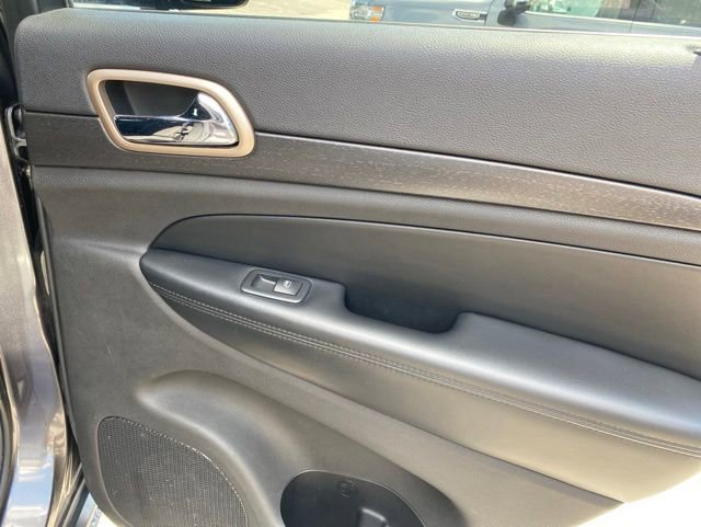 Used 2016 Jeep Grand Cherokee Laredo w/ Quick Order Package 23E AWD/4WD image 31
