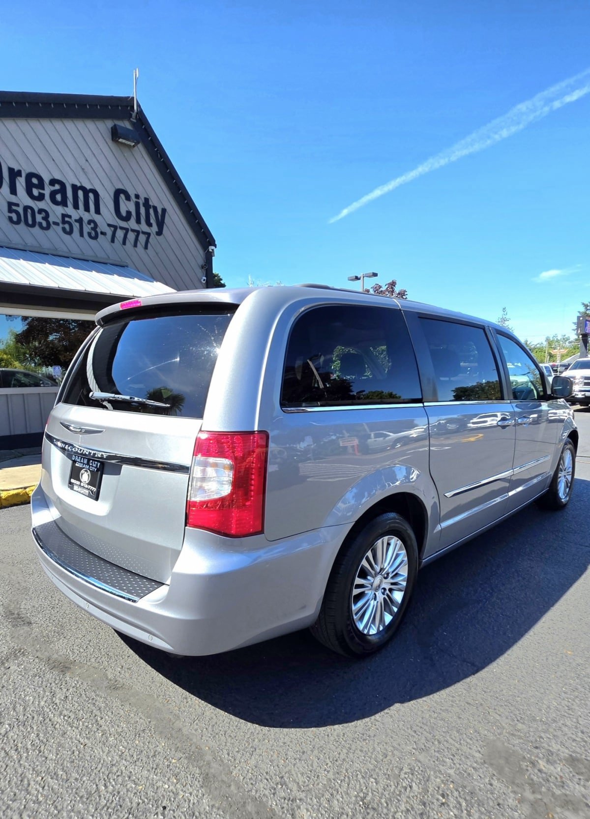Used 2015 Chrysler Town & Country Touring-L FWD image 7