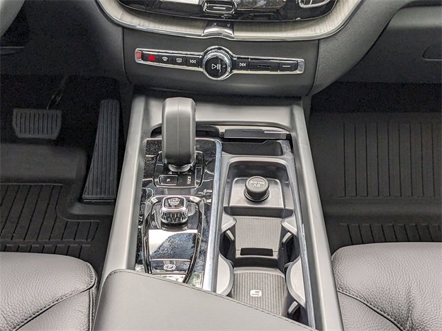 New 2025 Volvo XC60 B5 Plus w/ Protection Package Premier image 20