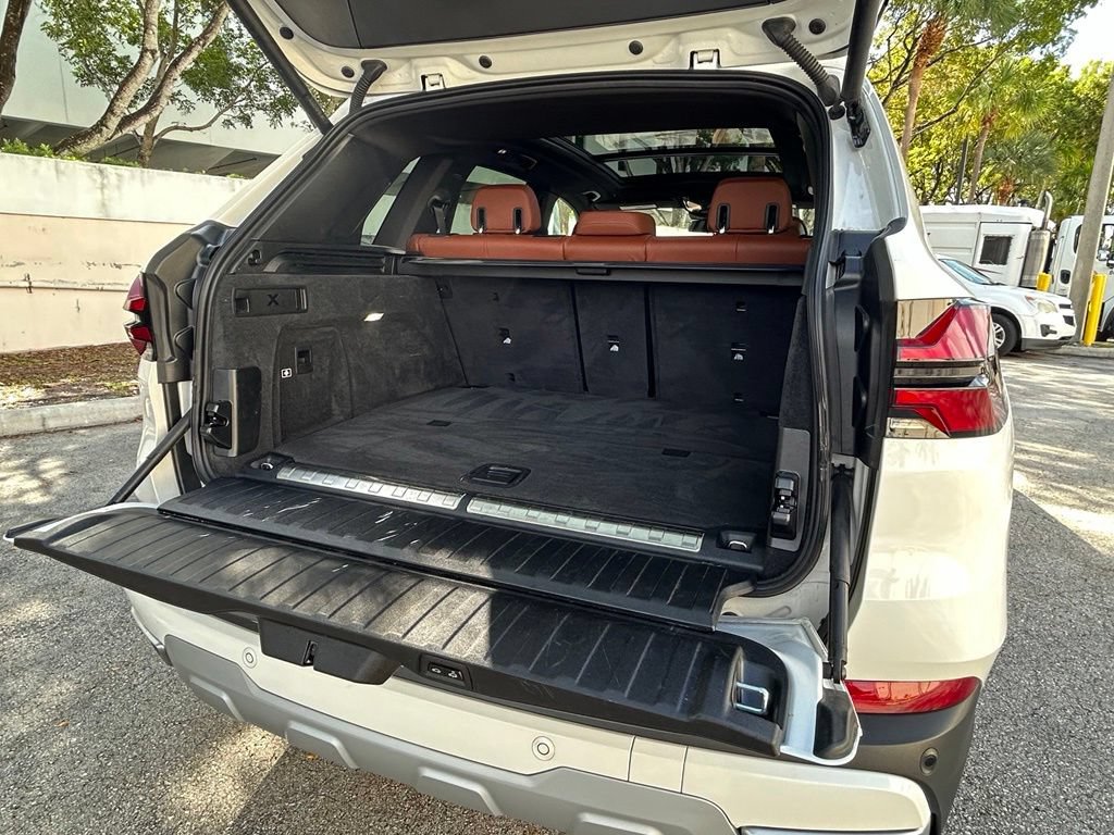 Used 2025 BMW X5 xDrive50e AWD/4WD image 40
