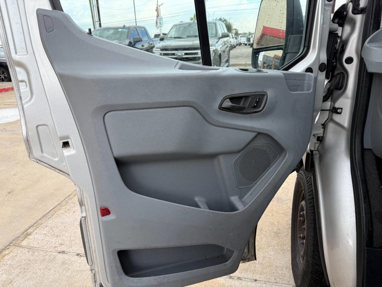 Used 2015 Ford Transit 350 XLT RWD image 7