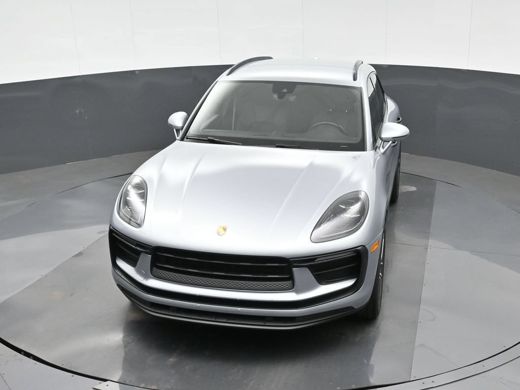 Certified 2022 Porsche Macan AWD/4WD image 33