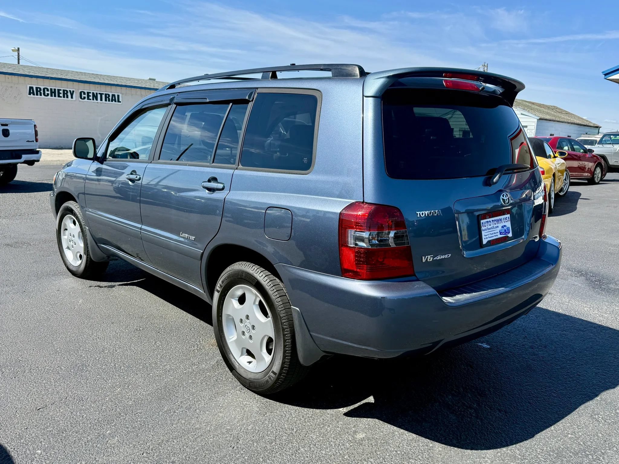 Used 2007 Toyota Highlander 4WD V6 w/ 3rd Row image 3