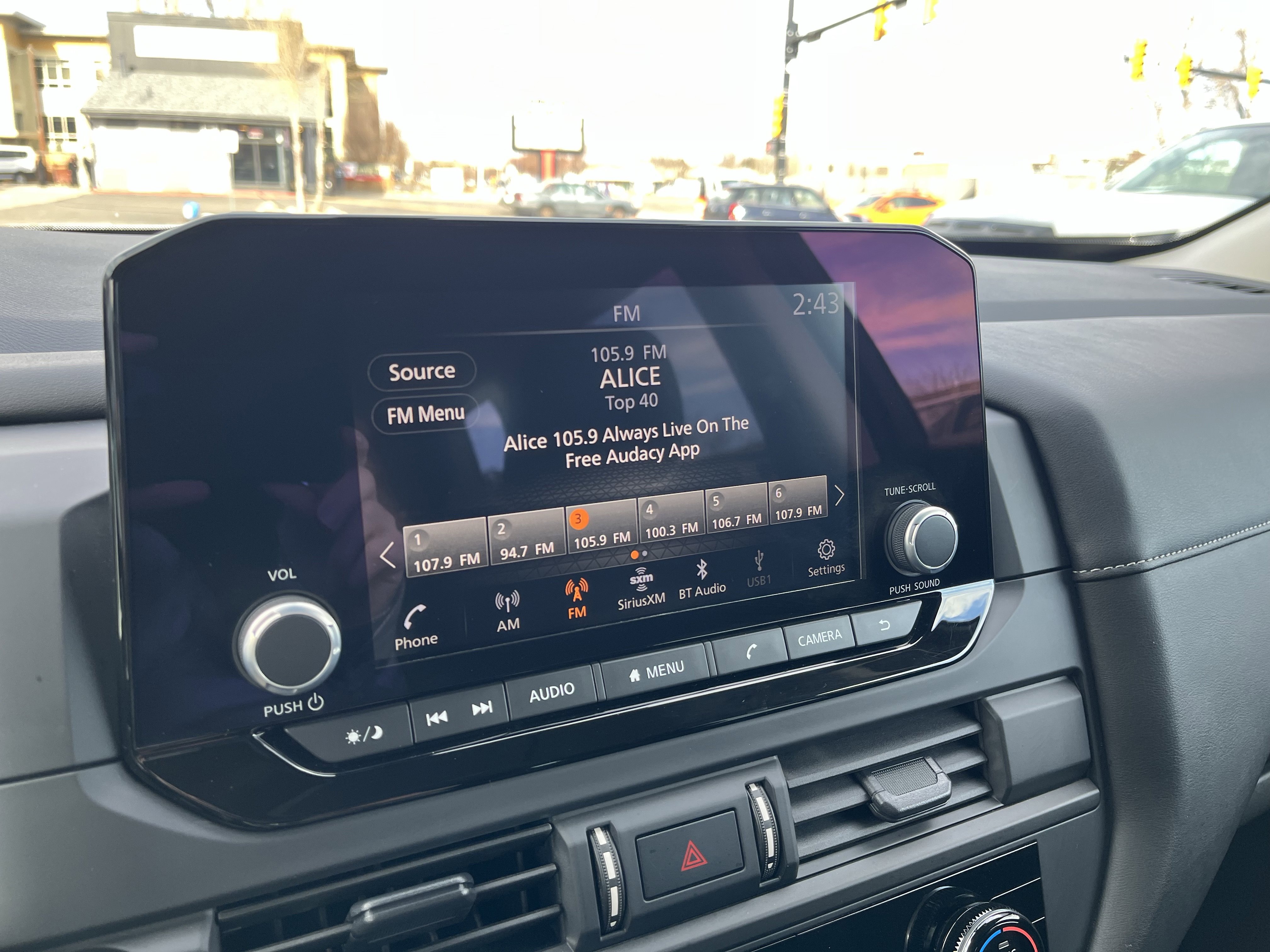 Used 2024 Nissan Pathfinder S image 18