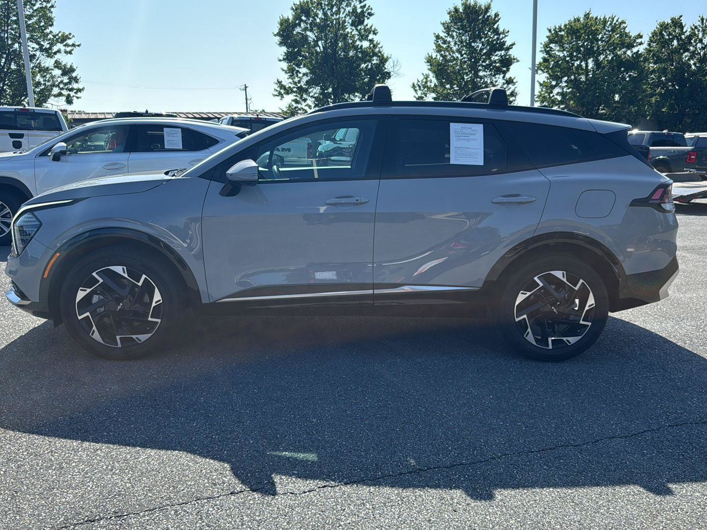 Used 2025 Kia Sportage SX AWD/4WD image 2