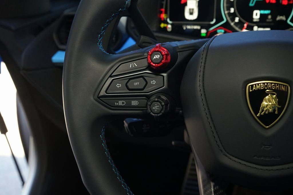 Used 2025 Lamborghini Revuelto image 39