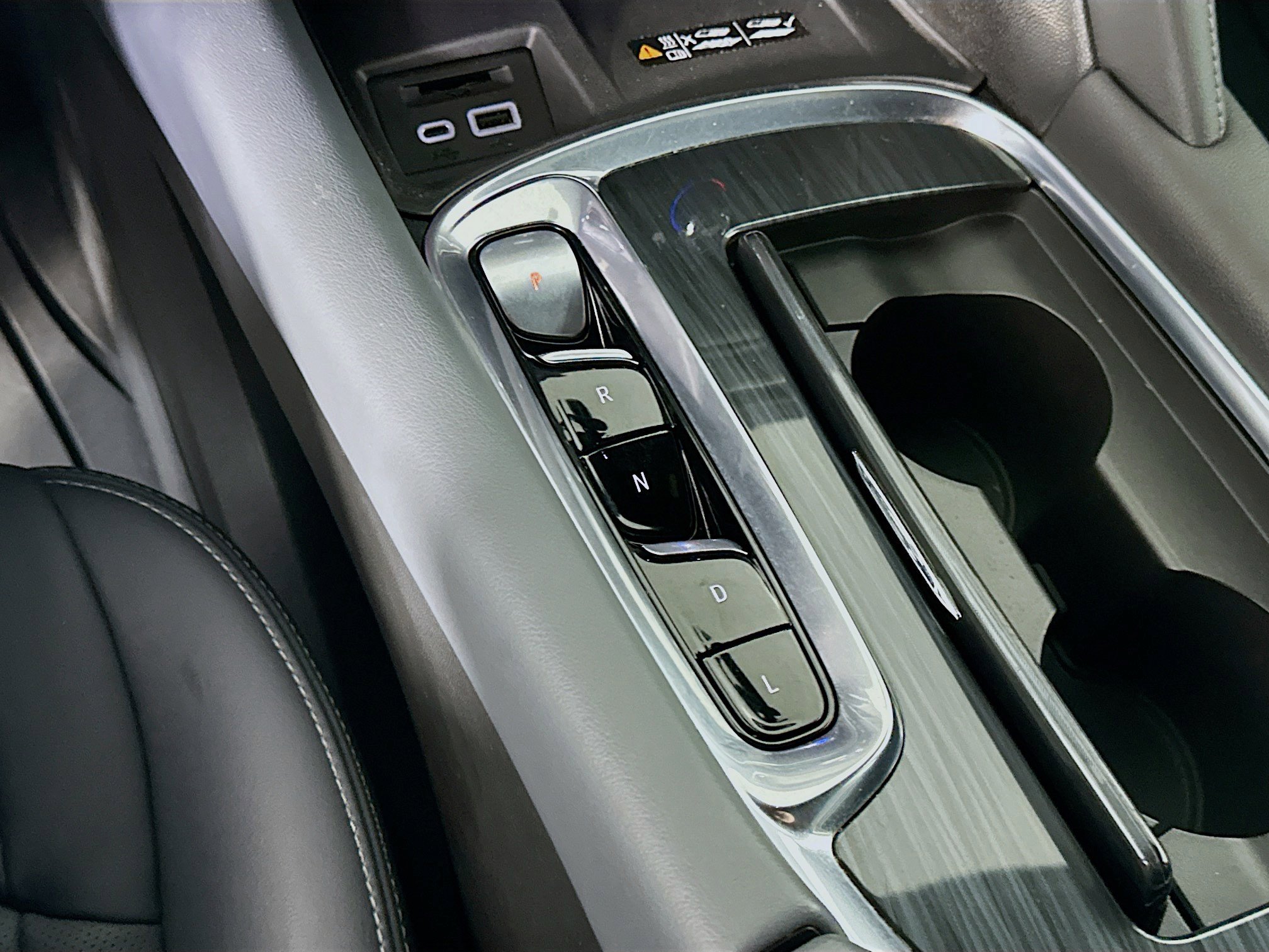 Used 2024 Buick Enclave Essence w/ LPO, Floor Liner Package image 25