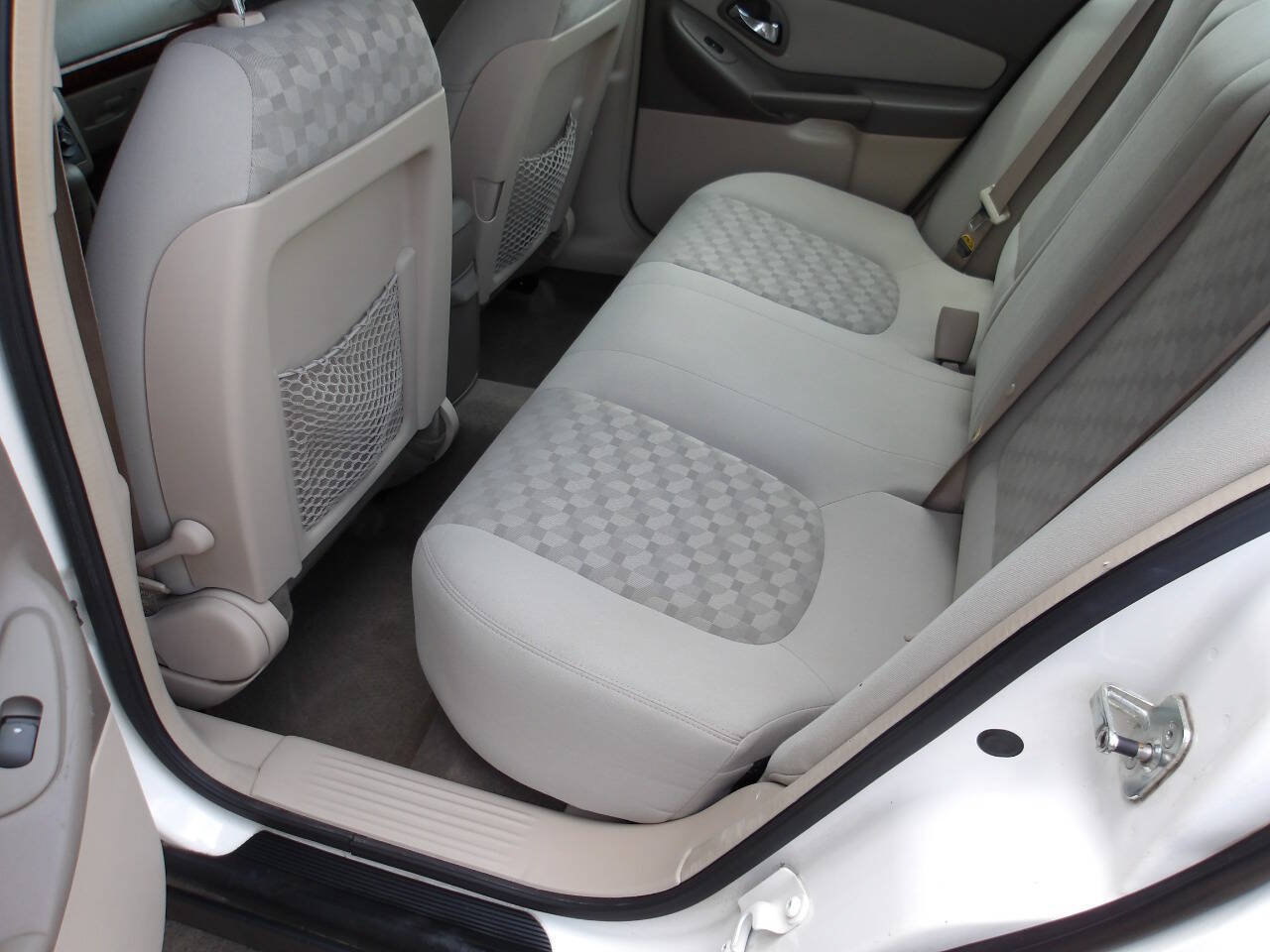Used 2004 Chevrolet Malibu LS FWD image 19