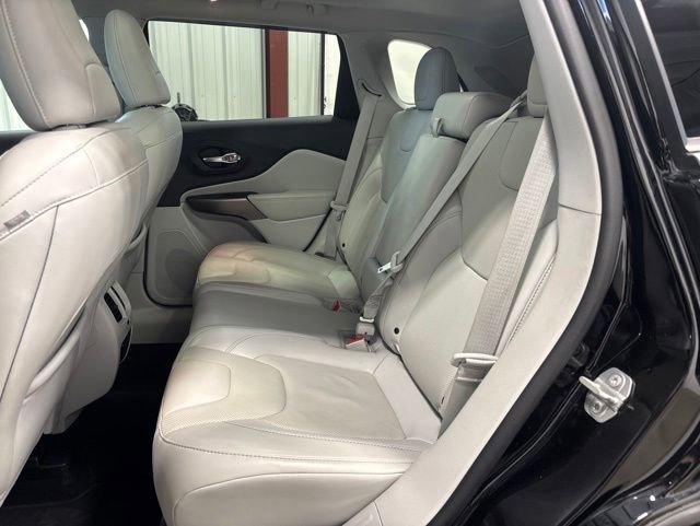Used 2019 Jeep Cherokee Limited AWD/4WD image 16