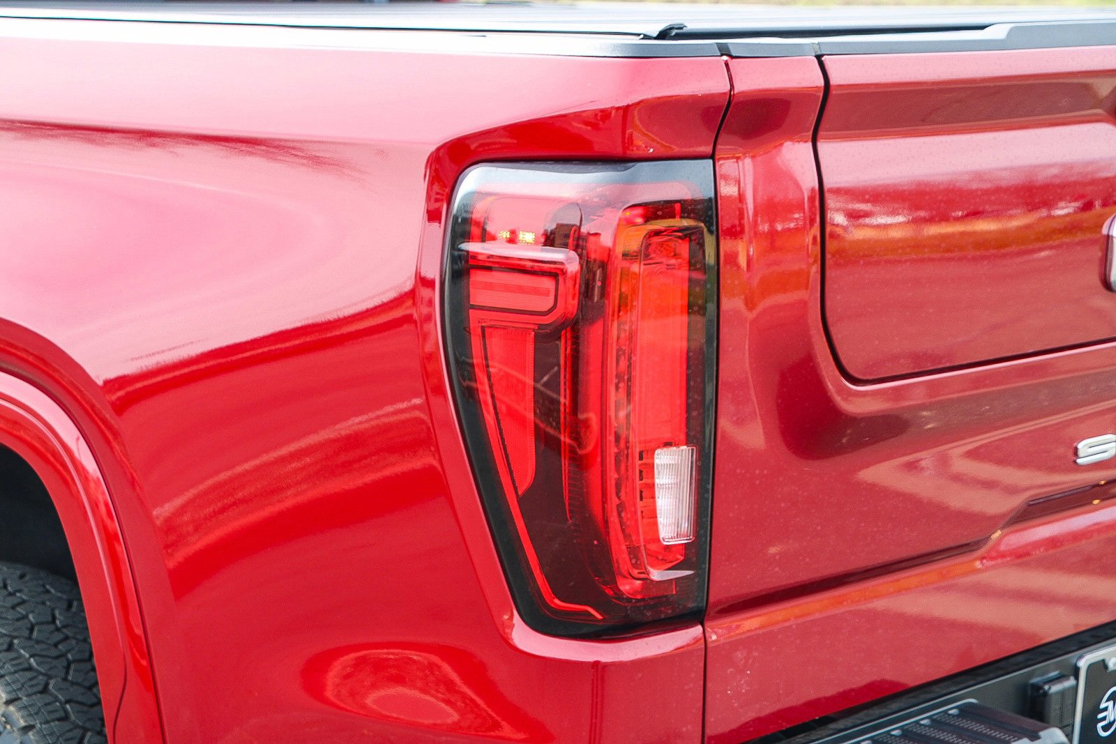 Used 2025 GMC Sierra 1500 AT4 w/ AT4 Premium Package image 11