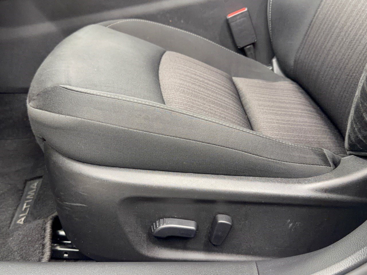 Used 2023 Nissan Altima 2.5 SV FWD image 16