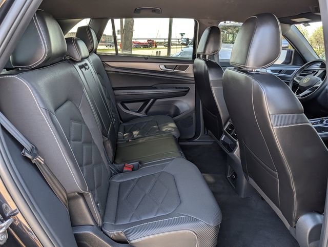 Used 2024 Volkswagen Atlas Cross Sport SE image 30
