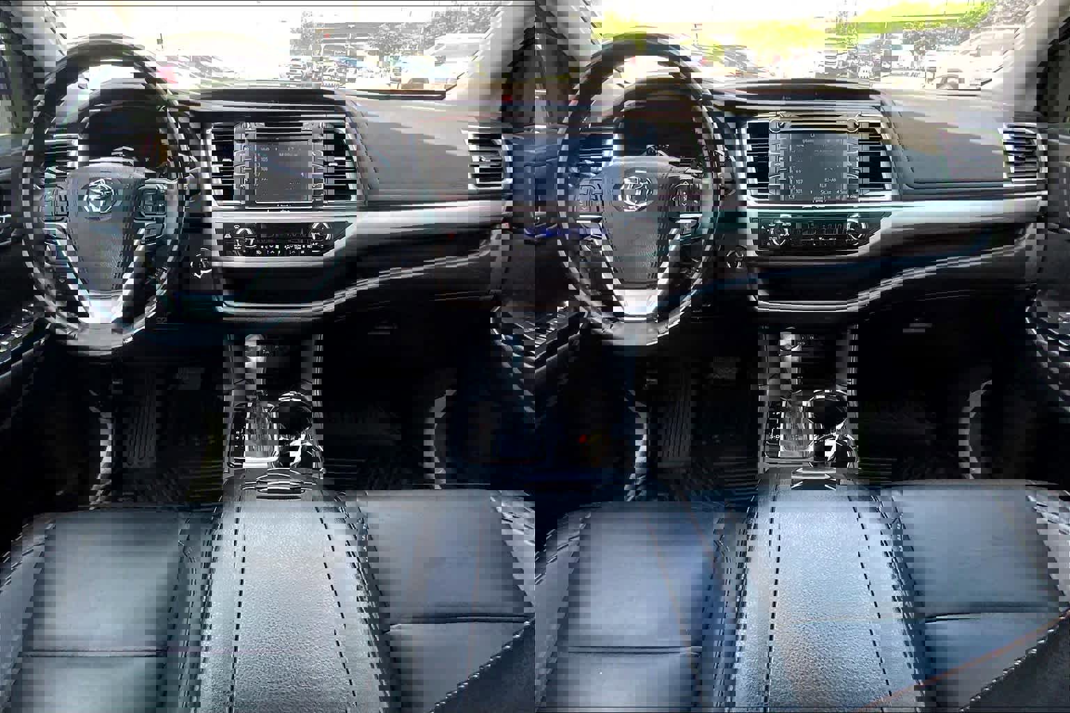 Used 2017 Toyota Highlander XLE image 15