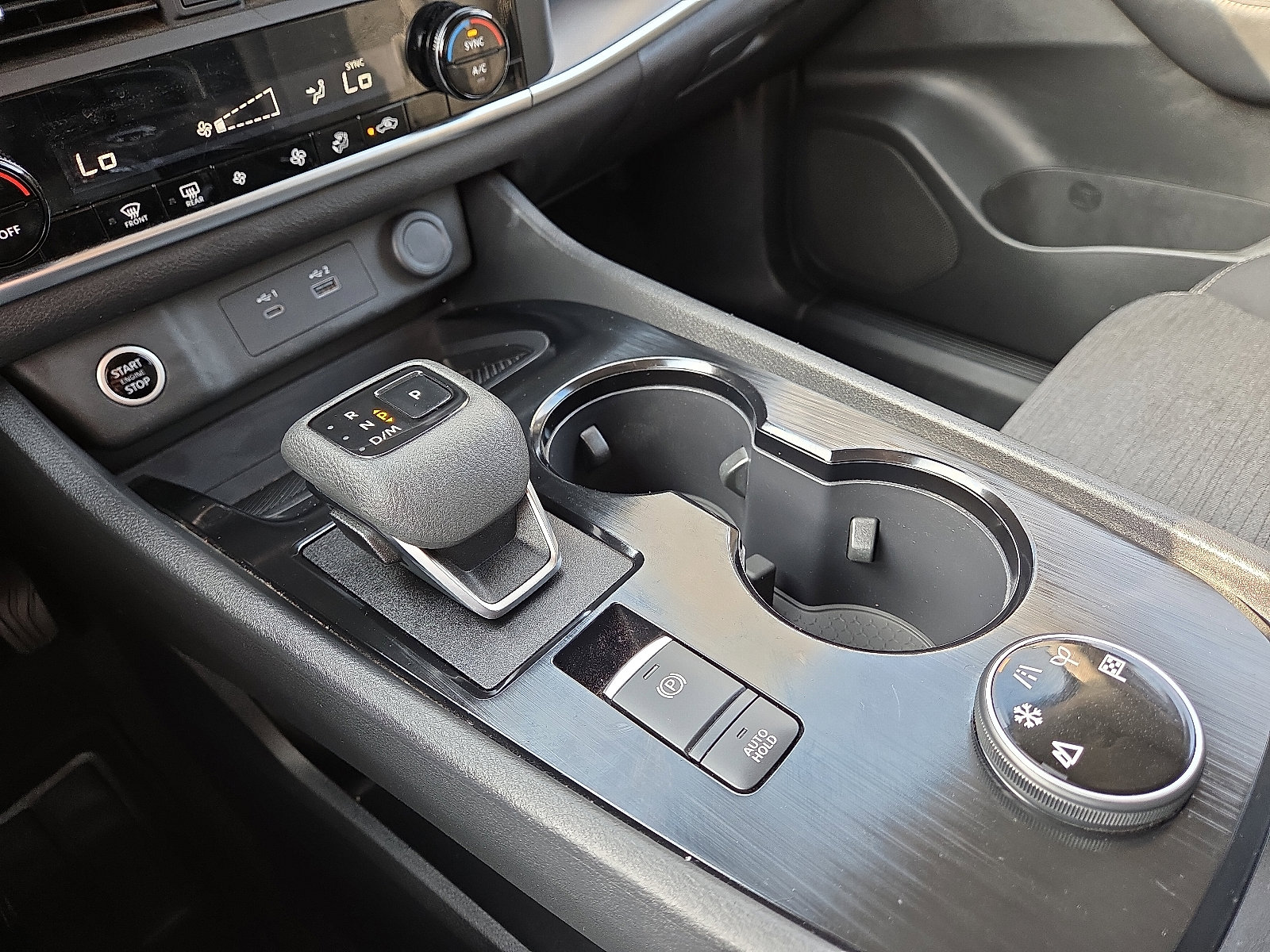 Used 2023 Nissan Rogue SV image 14