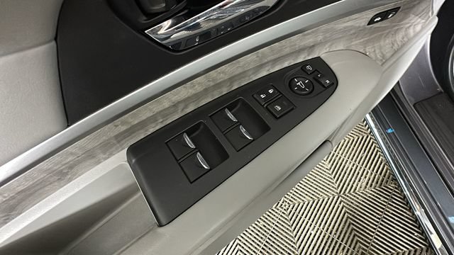 Used 2018 Acura RLX w/ Technology Package FWD image 10