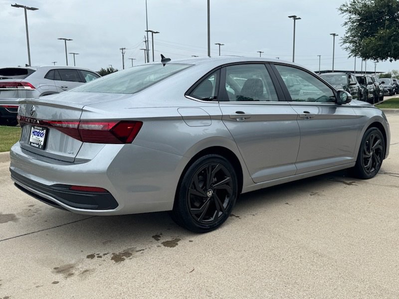 New 2026 Volkswagen Jetta SE FWD image 4