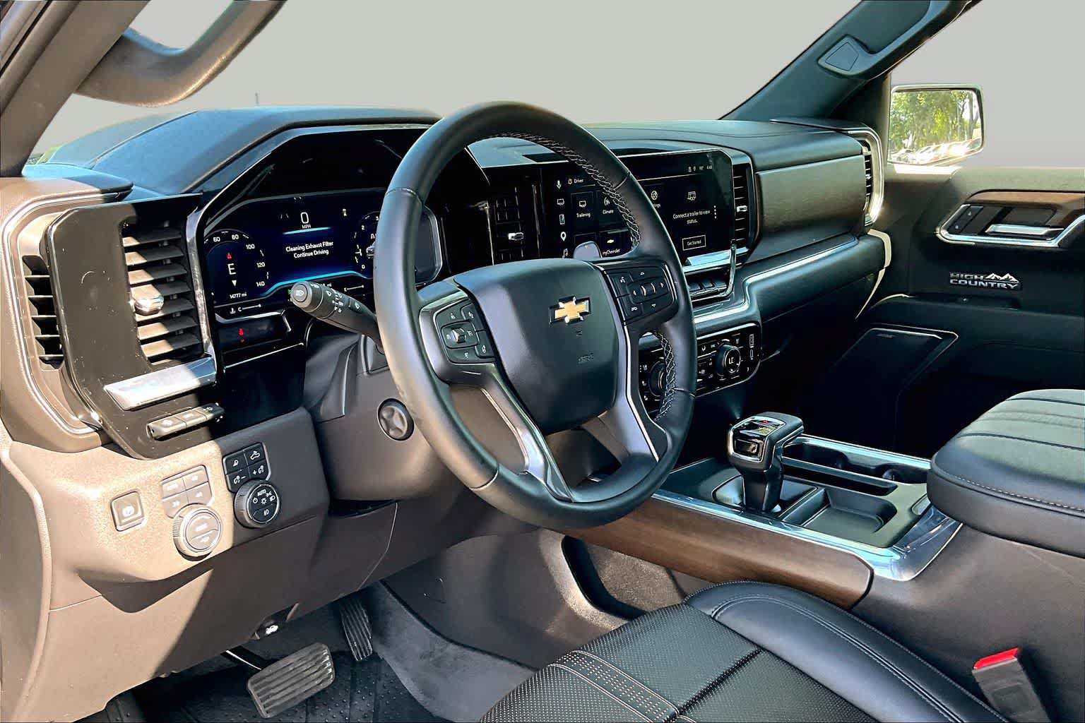 Used 2024 Chevrolet Silverado 1500 High Country w/ High Country Premium Package AWD/4WD image 18