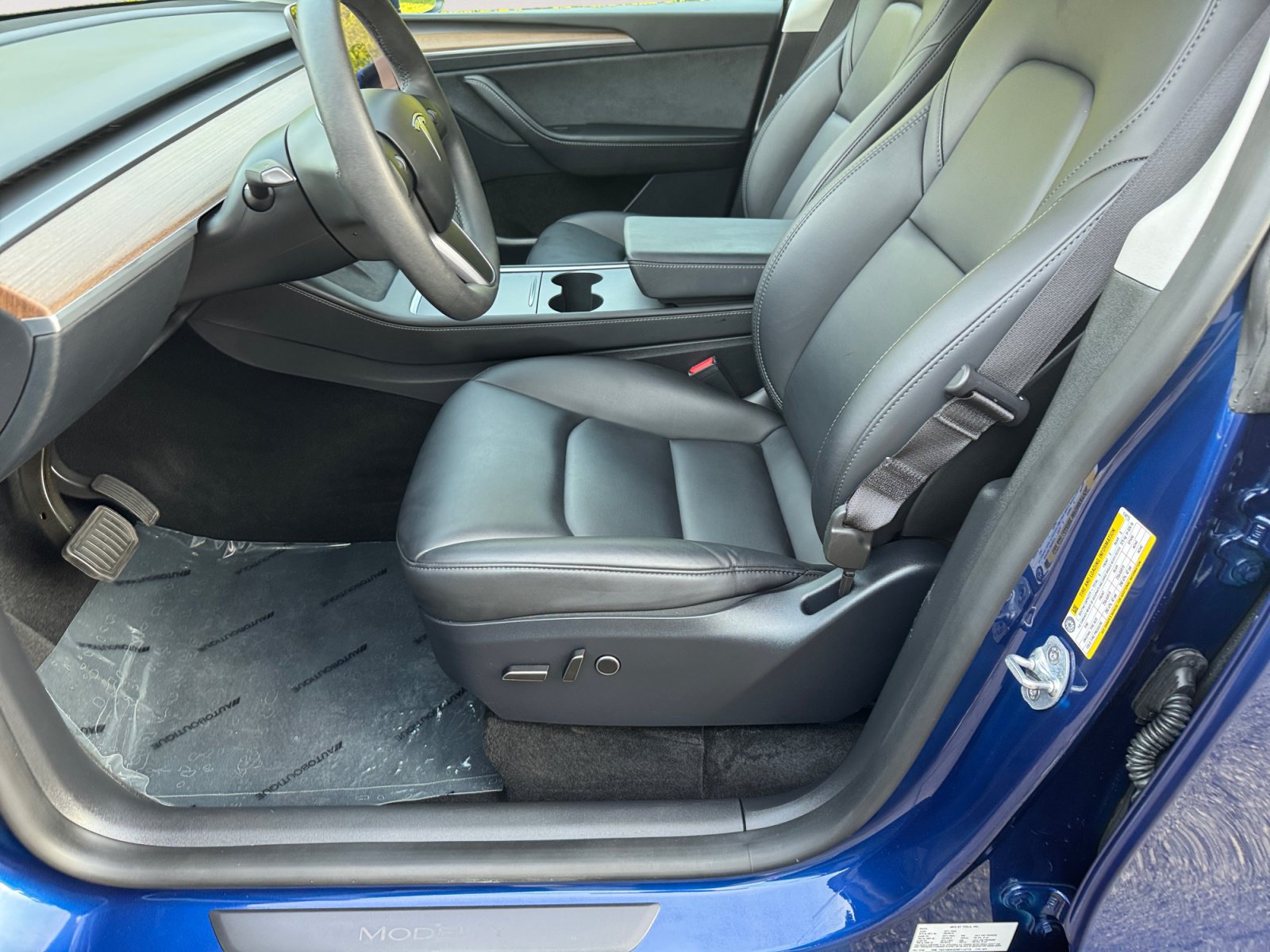Used 2024 Tesla Model Y 2WD image 10