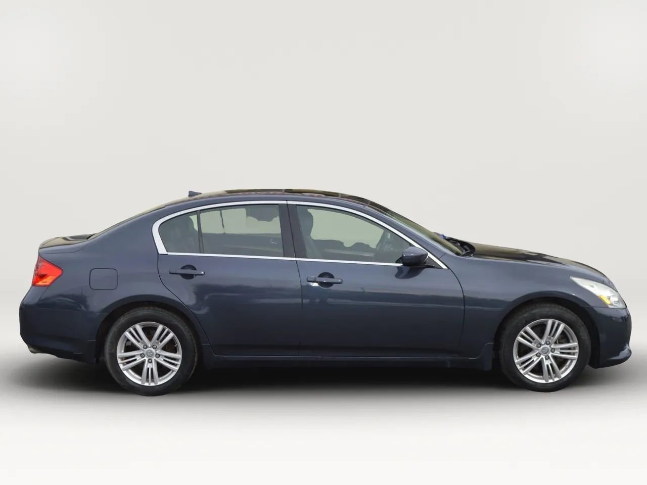 Used 2011 INFINITI G37 x Sedan w/ Premium Pkg image 6