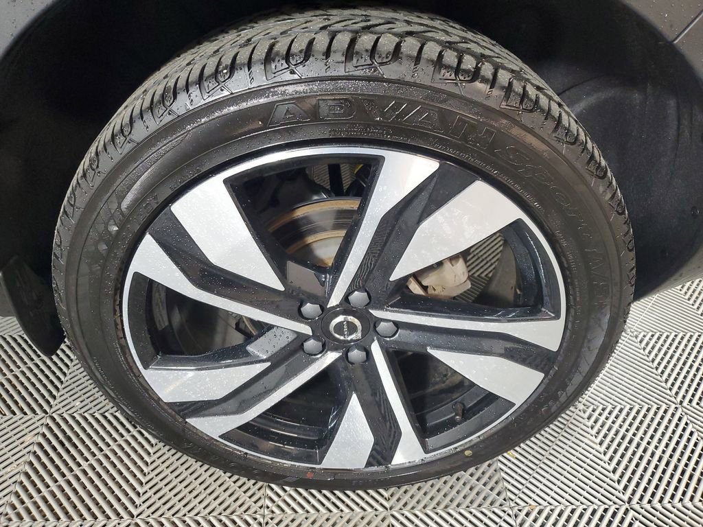 Used 2023 Volvo XC40 B5 Plus w/ Driver Assist Package image 13