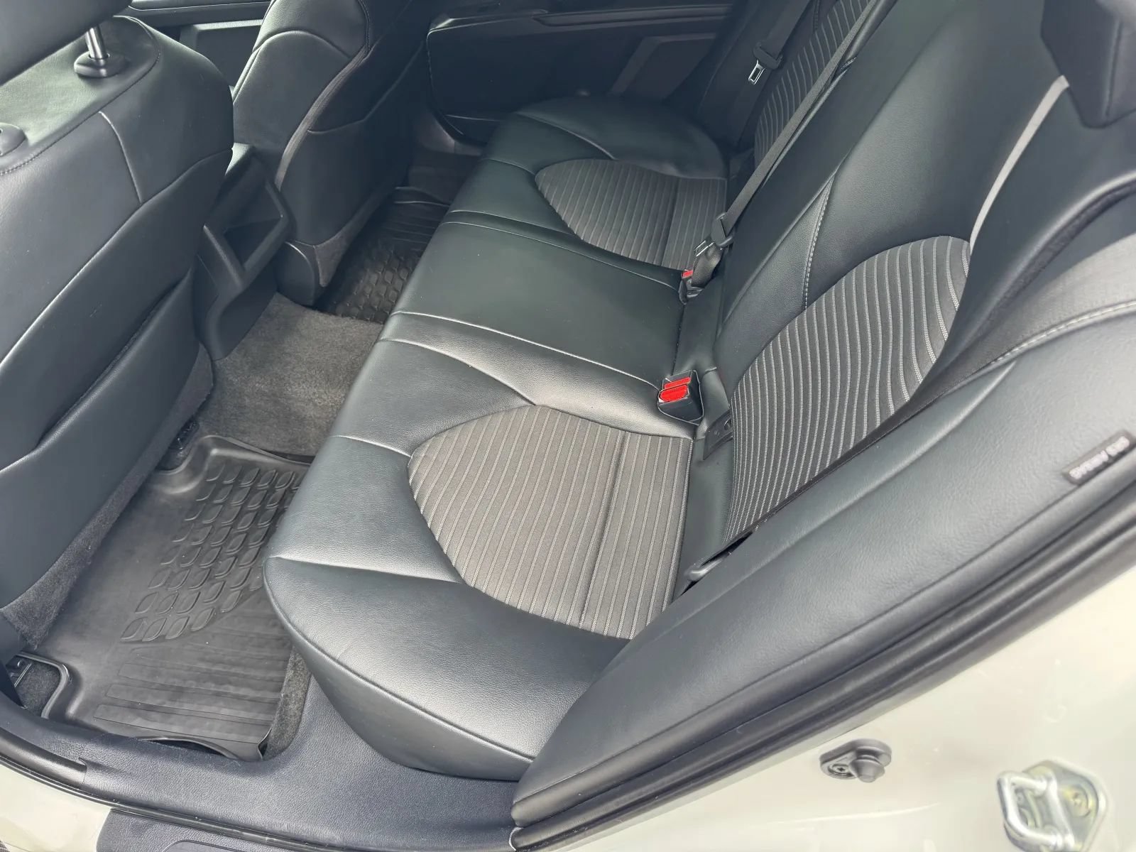 Used 2021 Toyota Camry SE FWD image 33