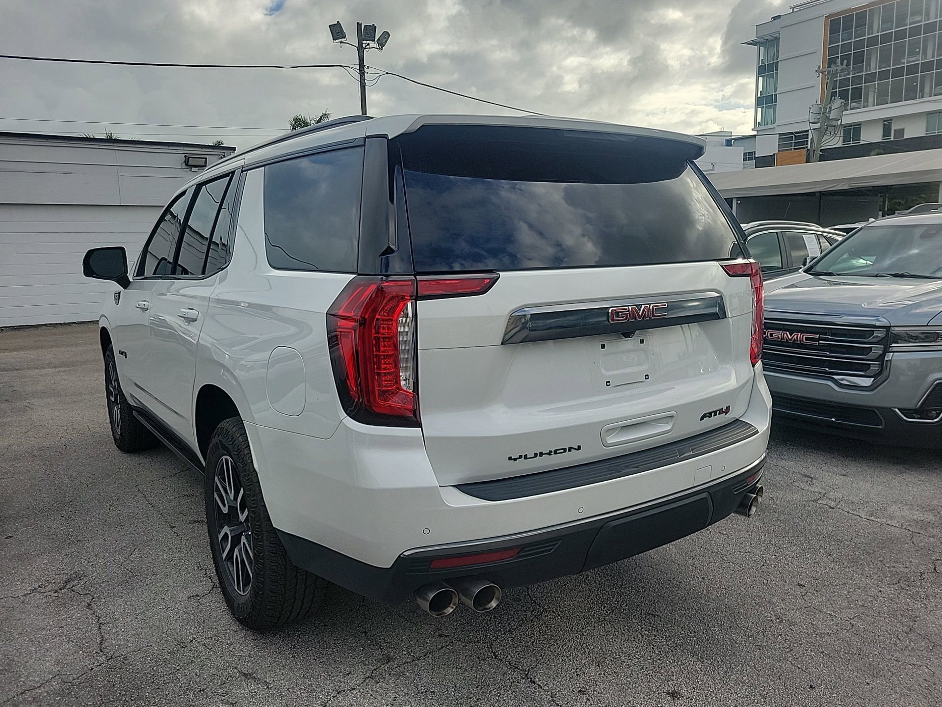 Used 2024 GMC Yukon AT4 w/ Technology Package image 21