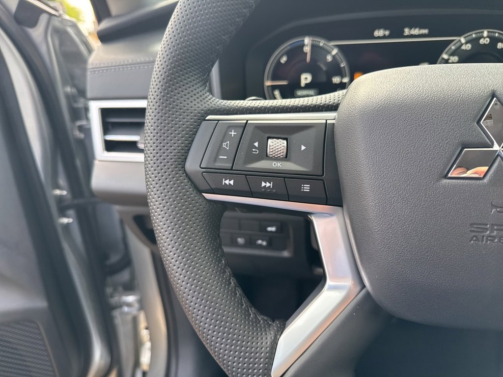 New 2025 Mitsubishi Outlander SE image 34
