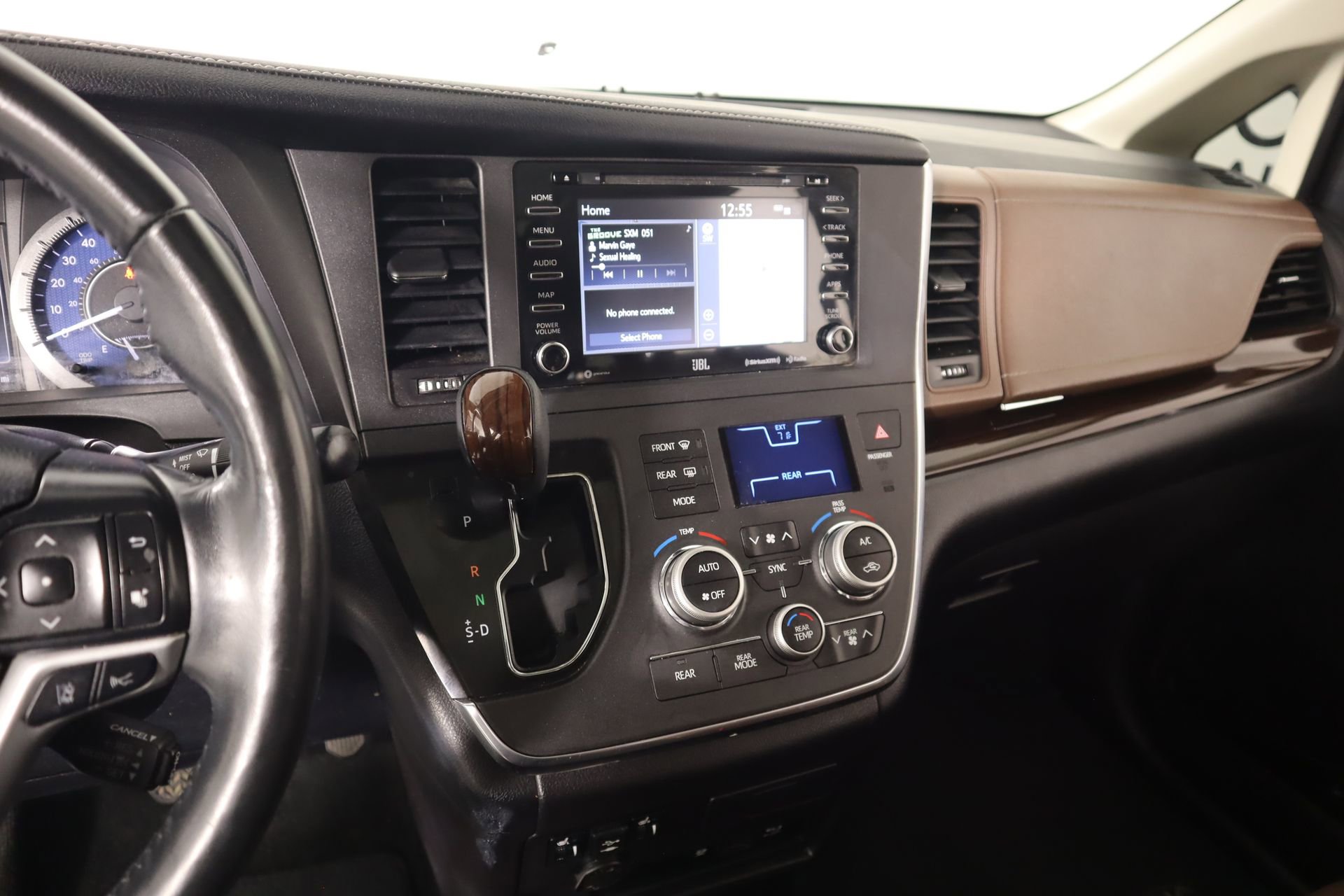 Used 2018 Toyota Sienna Limited Premium image 5