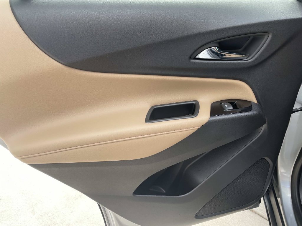Used 2024 Chevrolet Equinox Premier FWD image 11