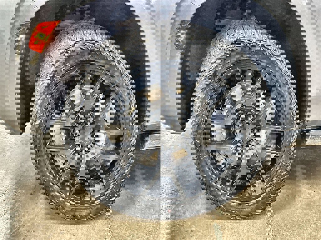 Used 2022 GMC Yukon XL AT4 image 34