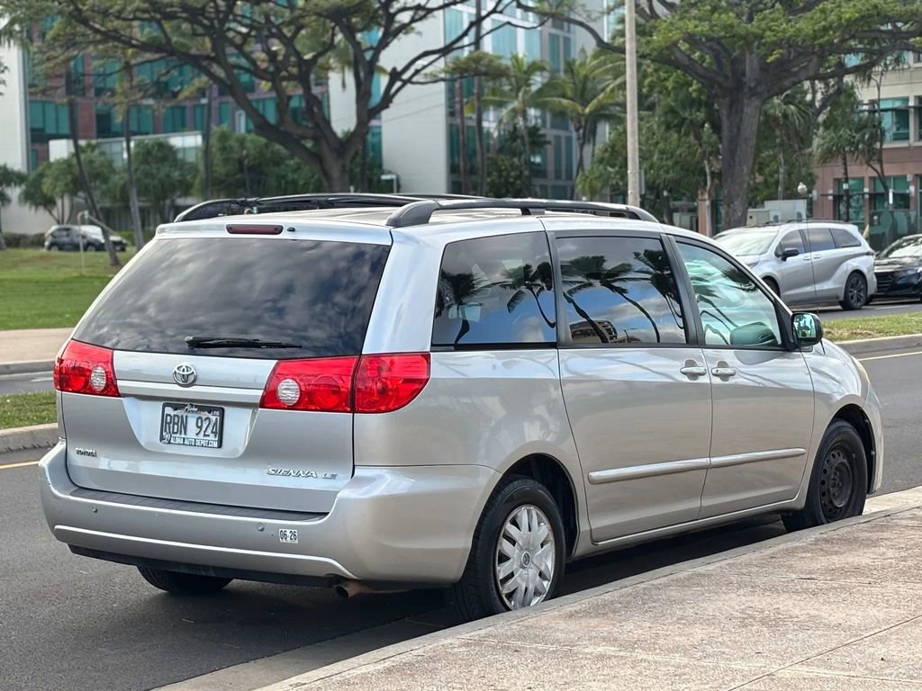 Used 2010 Toyota Sienna LE FWD image 5
