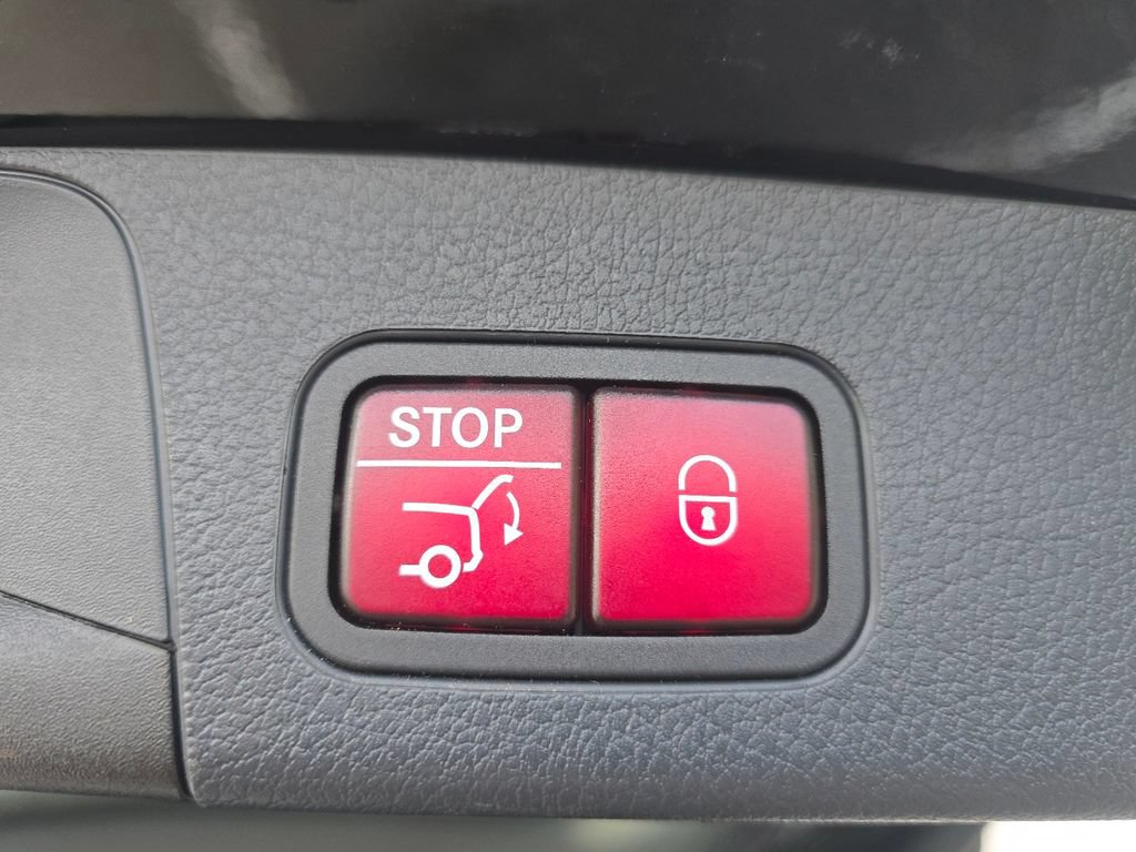 Certified 2023 Mercedes-Benz GLB 250 4MATIC image 18