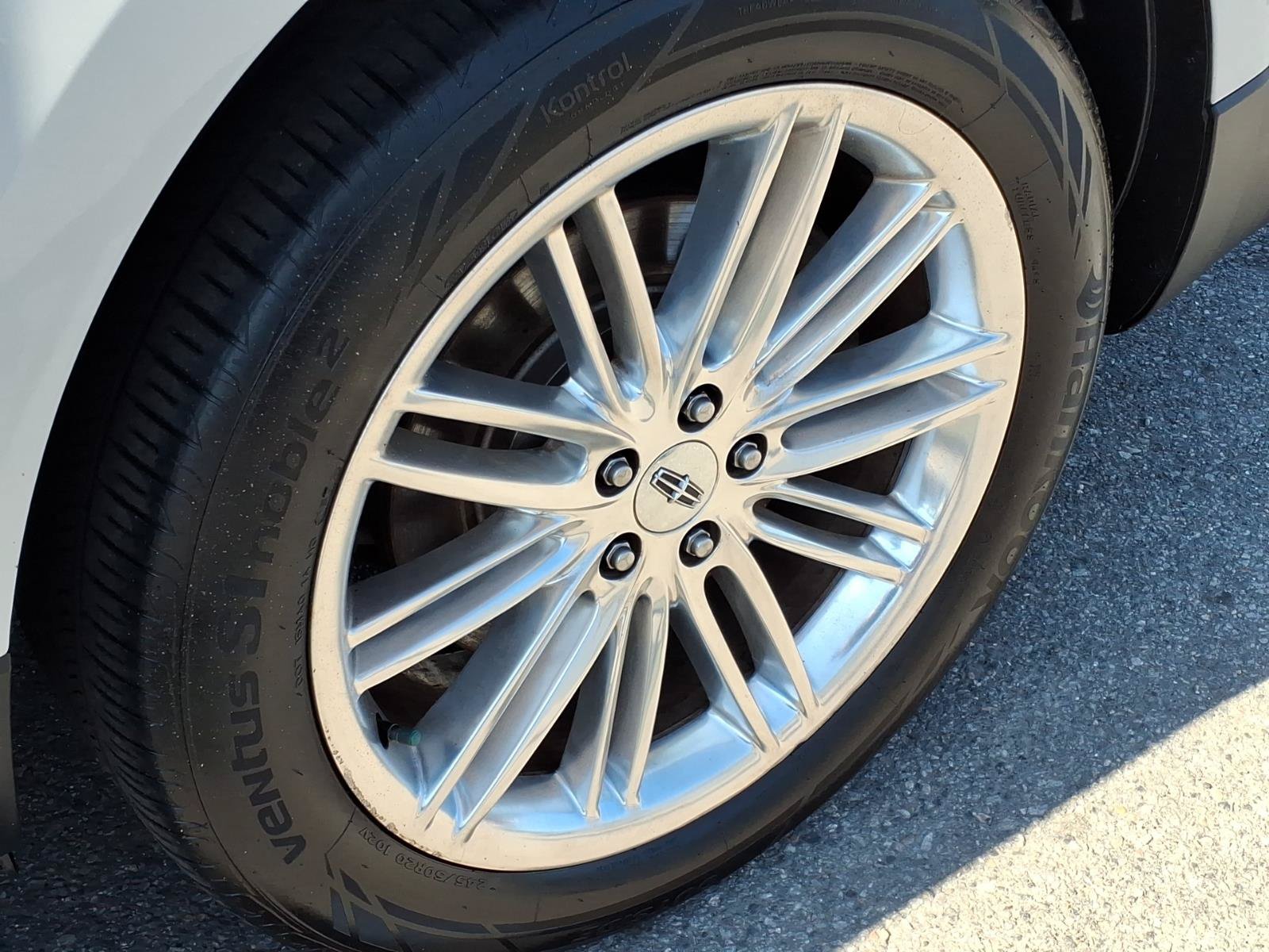 Used 2019 Lincoln MKT AWD image 14