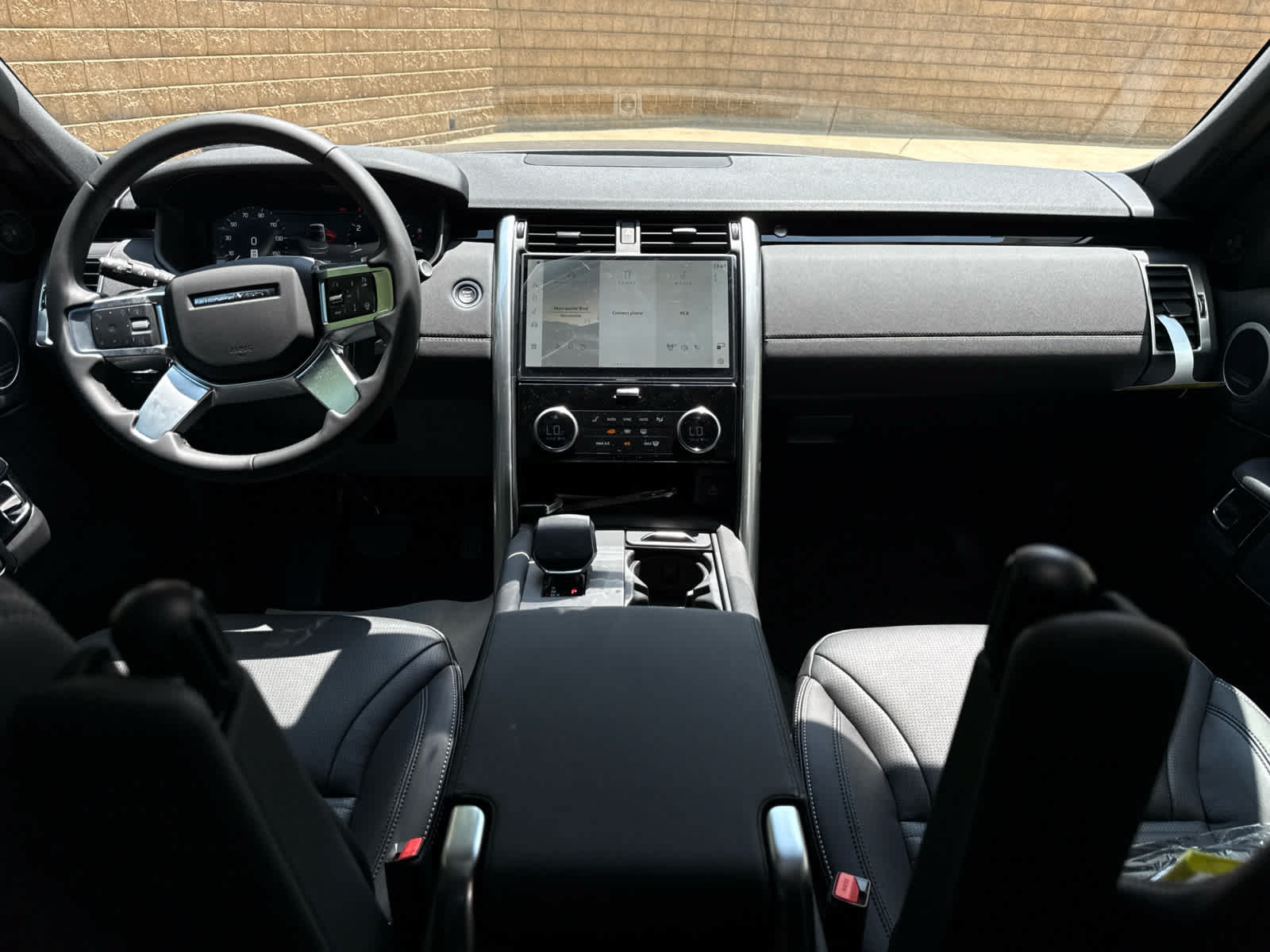 Used 2025 Land Rover Discovery S AWD/4WD image 8