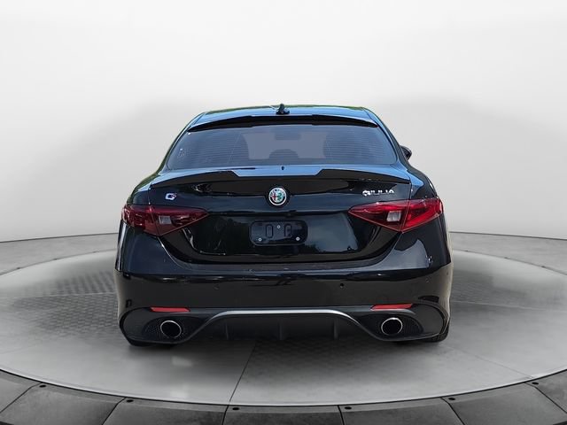 Used 2017 Alfa Romeo Giulia AWD w/ Sport Appearance Package image 4