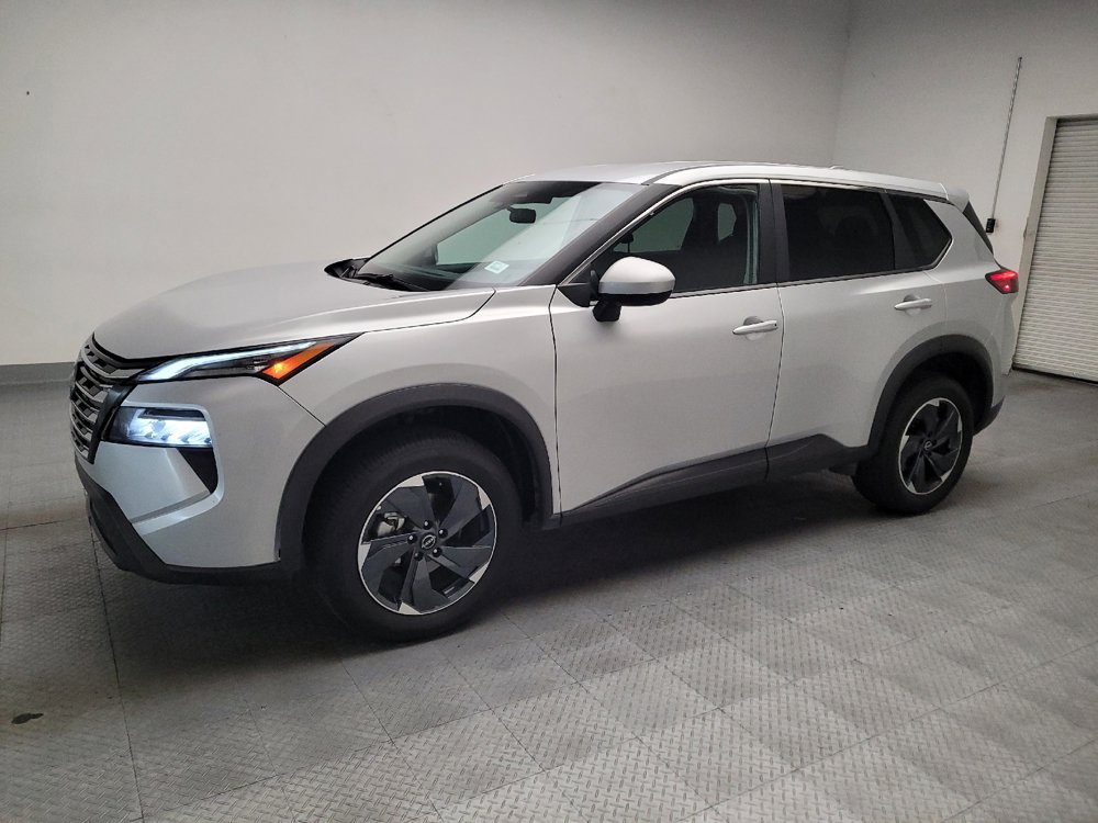 Used 2025 Nissan Rogue SV AWD/4WD image 2