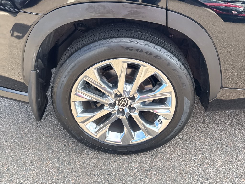 Used 2024 Toyota Highlander Limited AWD/4WD image 45