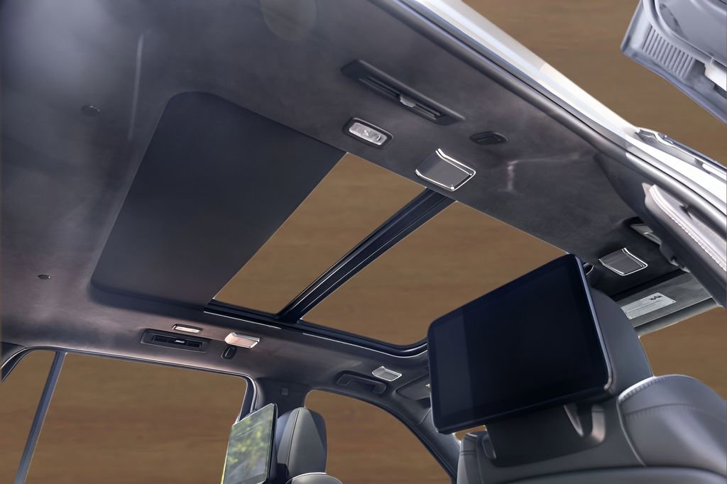 Certified 2025 Cadillac Escalade V AWD/4WD image 34