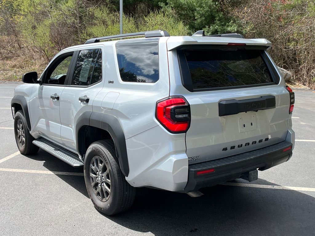 Used 2025 Toyota 4Runner SR5 AWD/4WD image 3