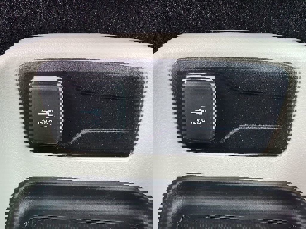 Used 2024 Chrysler Voyager LX FWD image 31